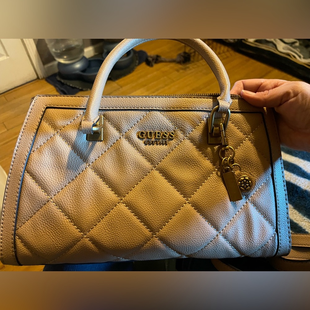 Beige Guess Purse (like new)
